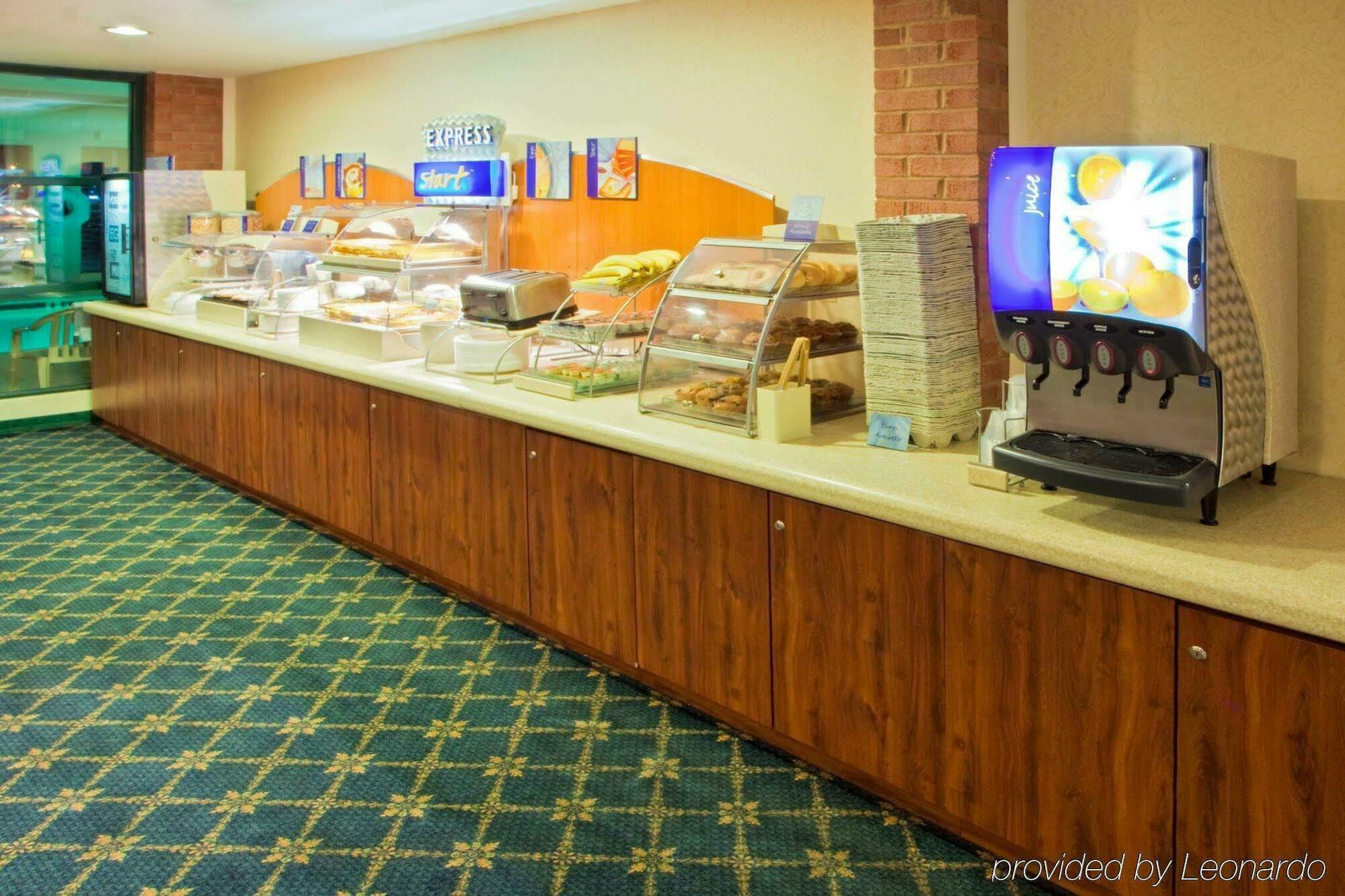 Holiday Inn Express Cambridge By Ihg Ресторан фото